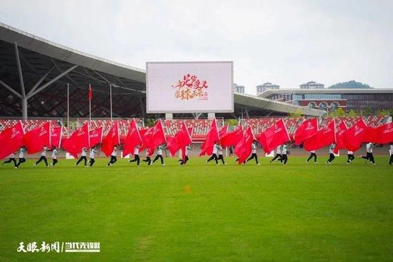 如果菲利普斯没能在一月份离开，曼城也愿意留下他，但球员已经向瓜迪奥拉和足球总监贝吉里斯坦明确表示希望离队。